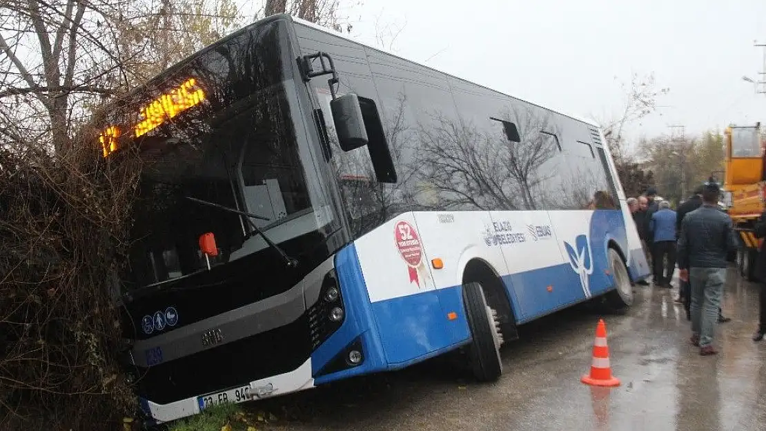 'Elazığ´da otobüs kanala girdi:  1 yaralı'