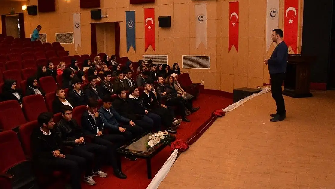 'Lise öğrencilerine üniversite tanıtıldı'