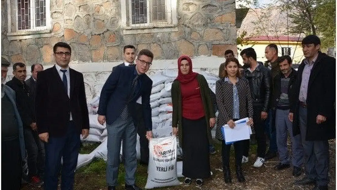 'Genç çiftçilere bitki tohumu dağıtıldı'