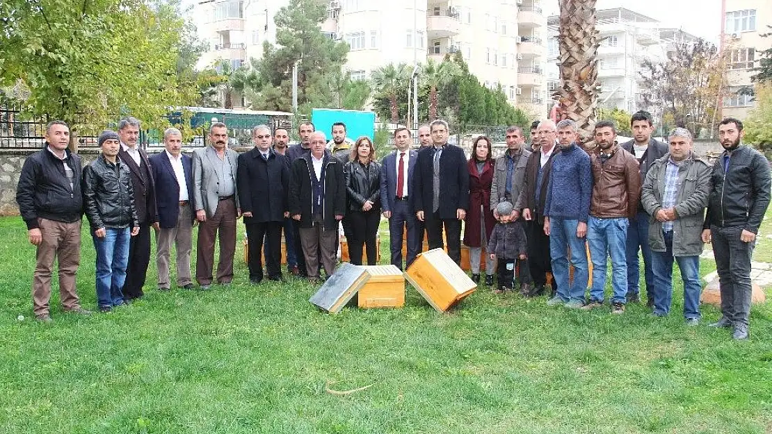 'Organik arı kovanı dağıtıldı'