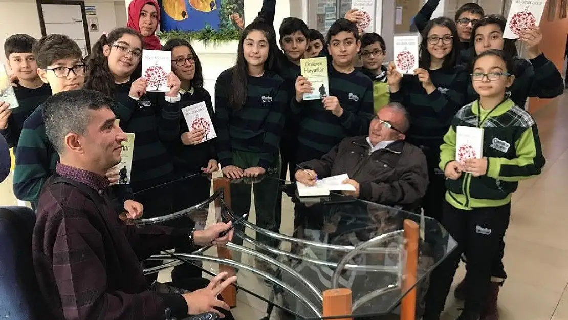 'Çamlıca Kolejinde imza günü'