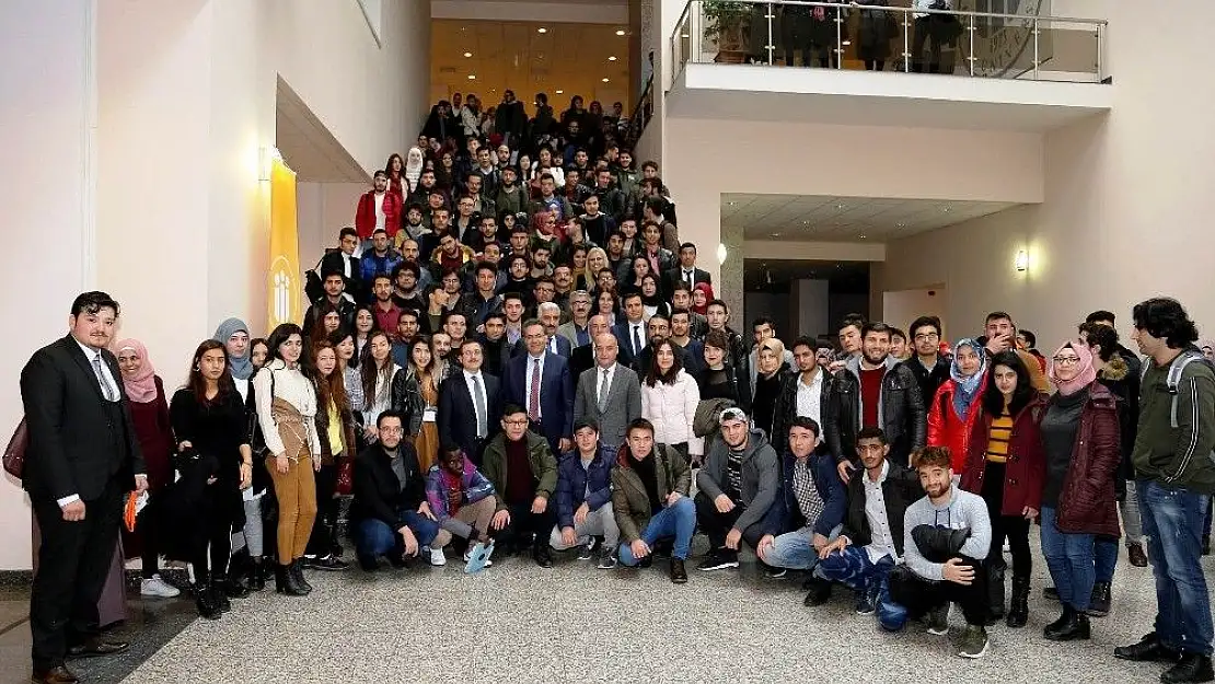 'Rektör Kızılay, yabancı öğrencilerle buluştu'