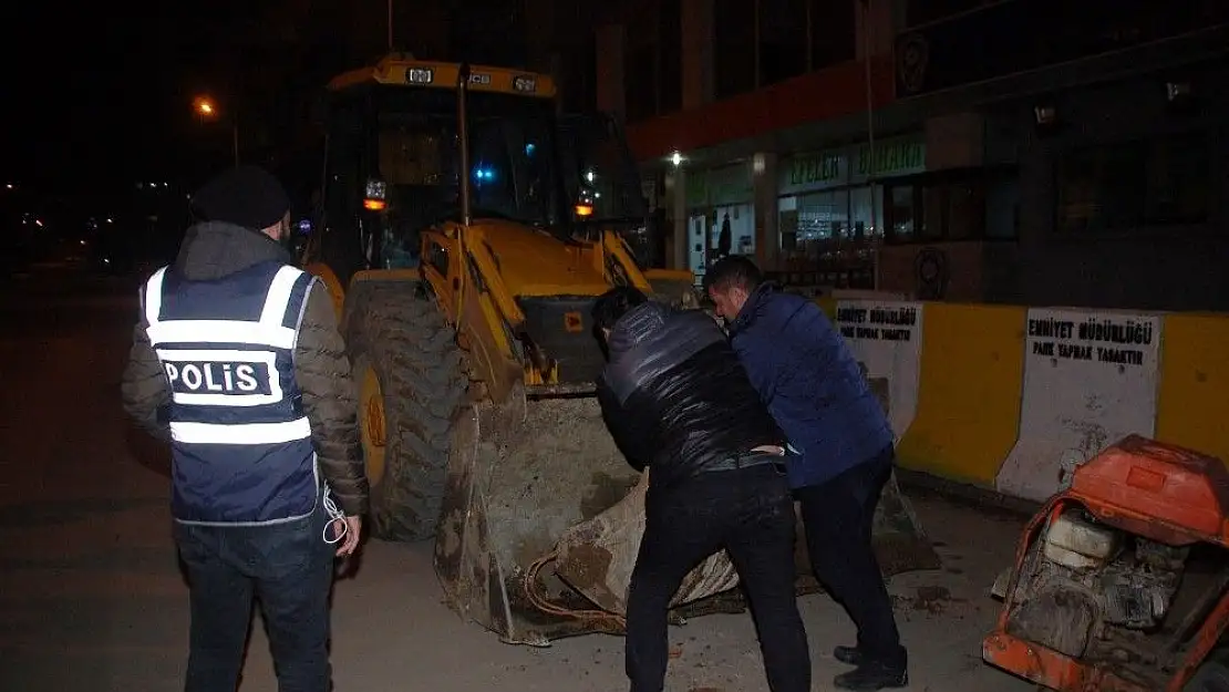'Polis, çalıntı kepçeyi iz sürerek ele geçirdi'