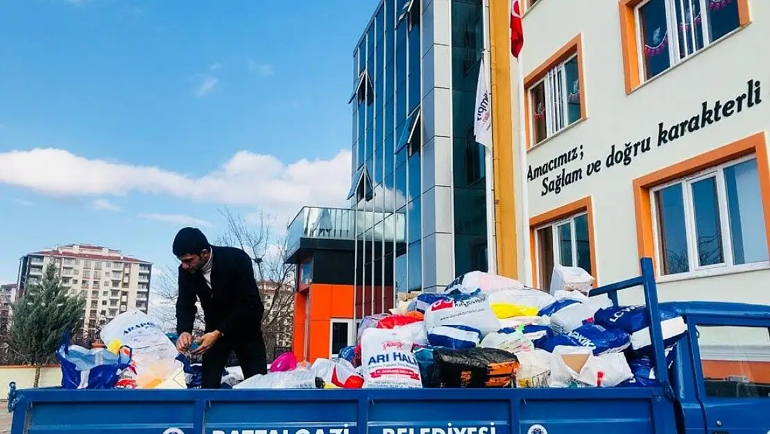 'Öğrencilerden kardeş okullarda yardım'