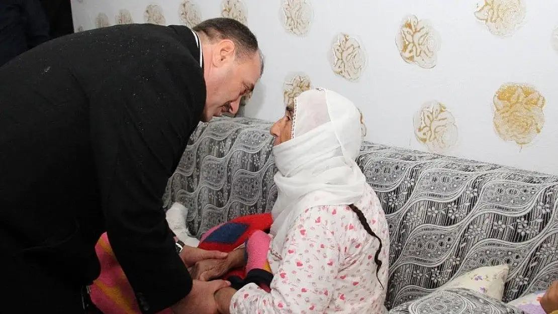 'Vali Kaldırım incelemelerde bulundu, hasta ve yaşlıları ziyaret etti'
