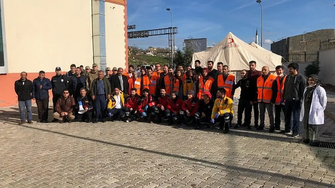'Gerger Devlet Hastanesinde deprem tatbikatı'