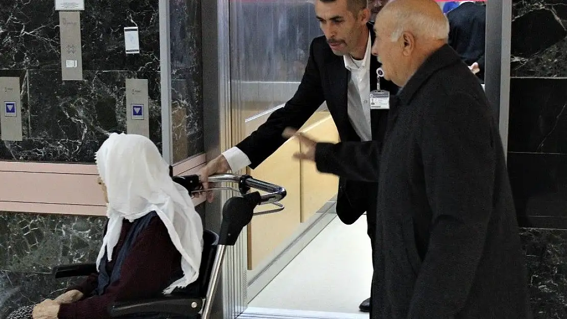 'Hayatı asansörde geçiyor, günlük 600 kez inip çıkıyor'