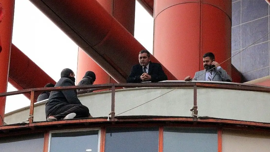 'İntihar girişiminde vatandaşların canlı yayın telaşı'