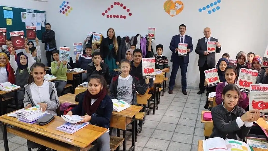 'Öğrencilere trafik dergisi dağıtıldı'