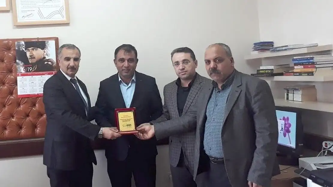 'Sevgi Anaokuluna teşekkür plaketi'