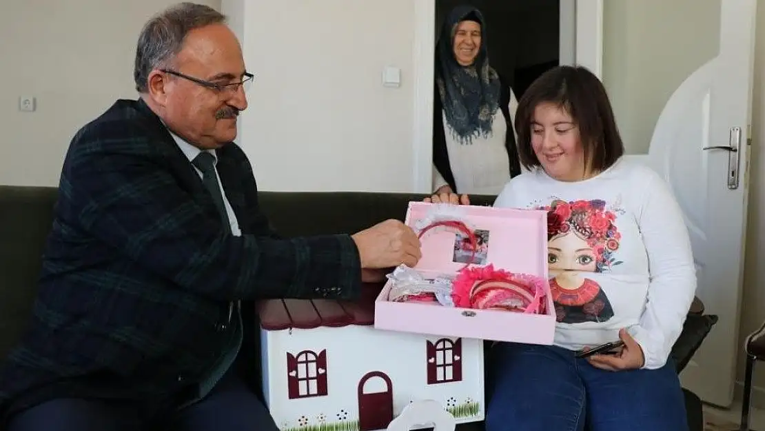 'El sanatları kursuna katılan Down Sendromlu Yağmur´a ziyaret'