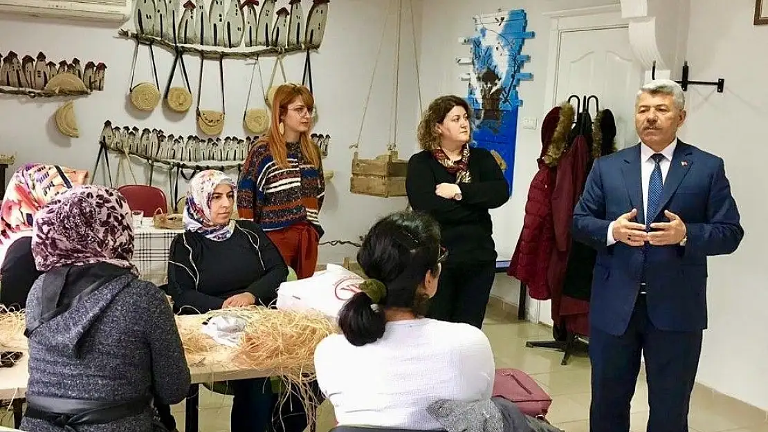 'Hasır çanta ve sepet yapımı kursu açıldı'