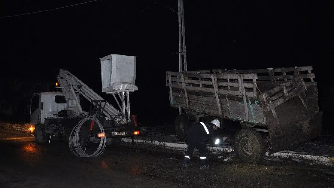 'Kaza sonrasında kopan elektrik telindeki akıma kapılarak hayatını kaybetti'