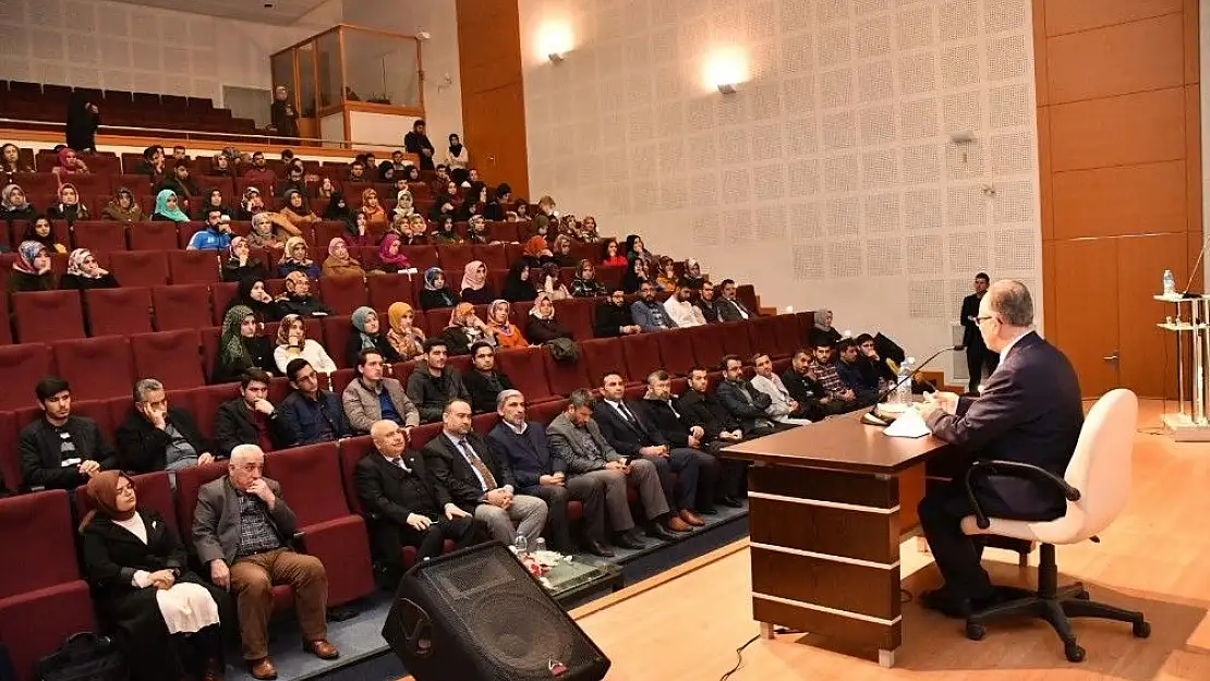 '''Gençliğin Problemlerine Çözüm Yolları'' konferansı düzenlendi'