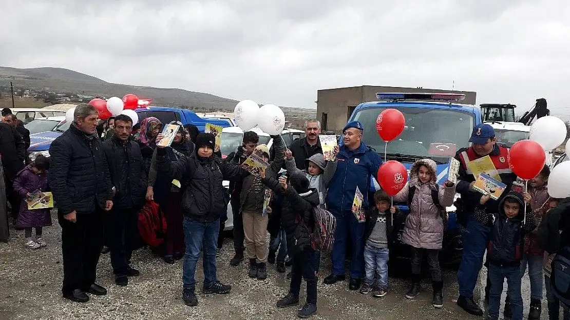 'Jandarma ekipleri öğrenci servislerini denetledi'