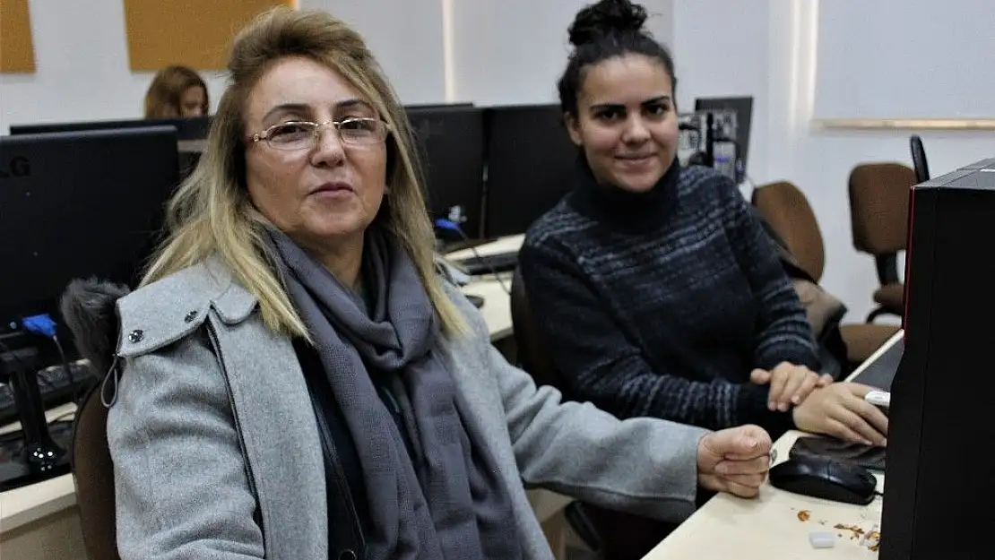 '(Özel) Öğretmendi emekli oldu, gazetecilik hayali için sıralara döndü'