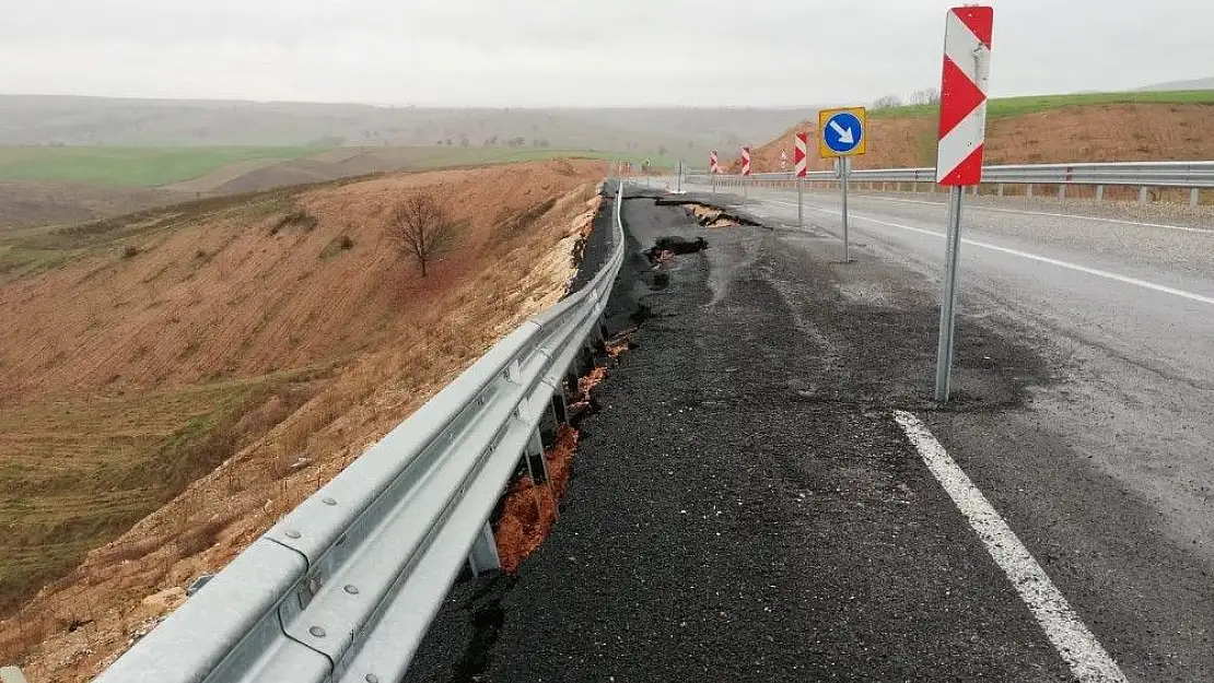 'Adıyaman - Gaziantep karayolunda çökme'