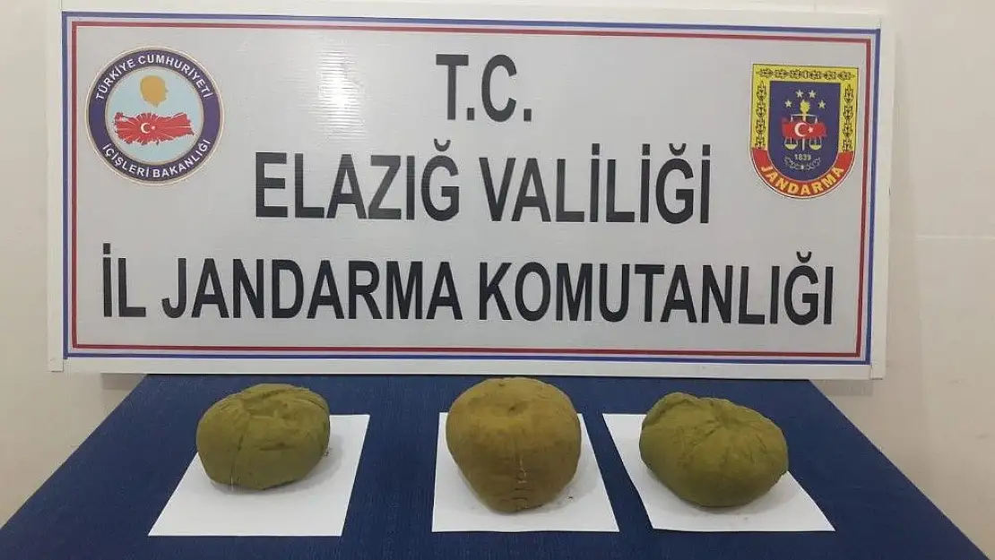 'Toprağa gömülü 3,5 kilo esrar ele geçirildi'