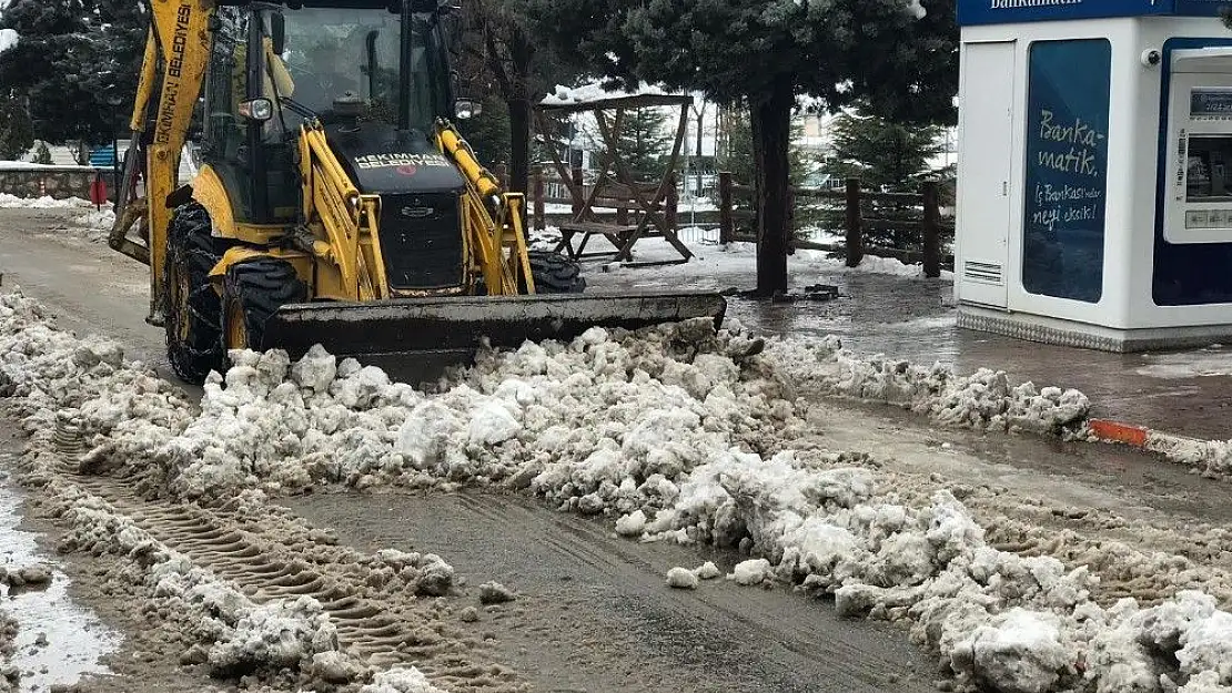 'Hekimhan´da kar temizliği devam ediyor'