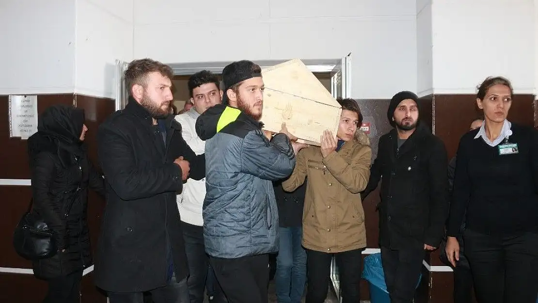 'Kazada hayatını kaybeden üniversite öğrencisi memleketine uğurlandı'