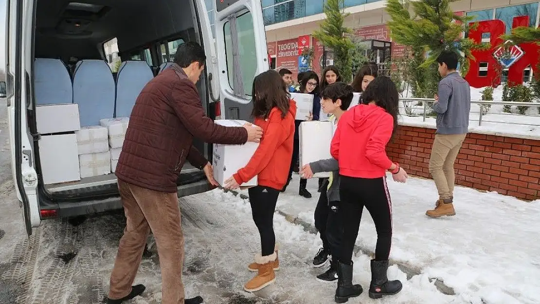 'Öğrencilerden, Hayır Çarşısına anlamlı bağış'