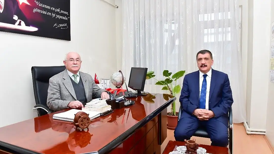 'Gürkan, Cem Vakfı´nı ziyaret etti'