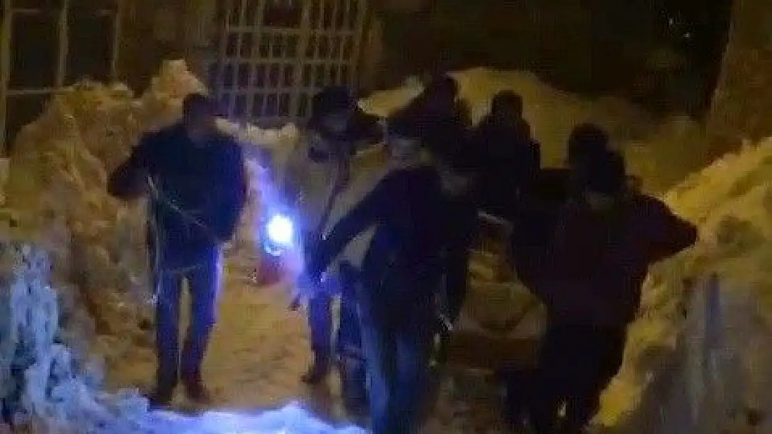 'Hastayı 2 kilometre taşıdılar'