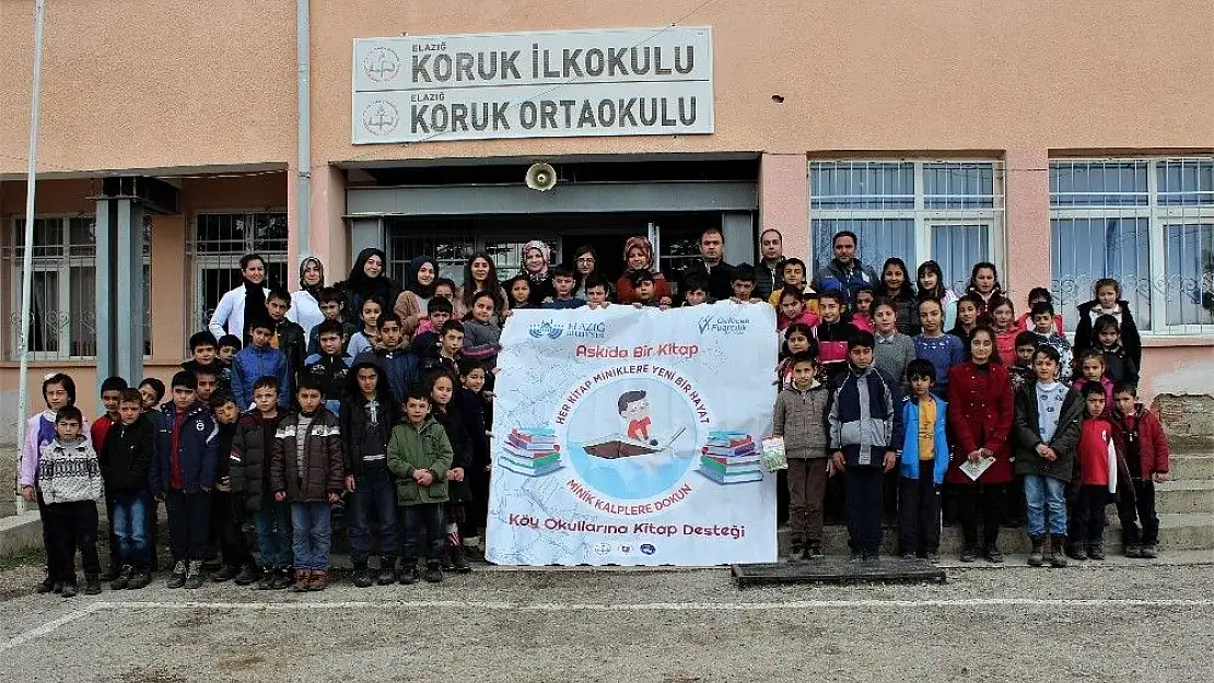 'Üniversite öğrencileri 3 bin kitap topladı, köy okuluna bağışladı'