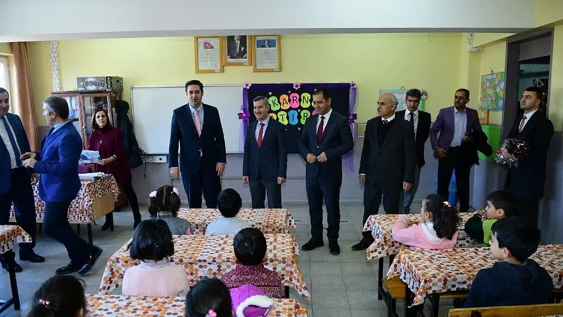 'Çınar, miniklerin karne sevincine ortak oldu'