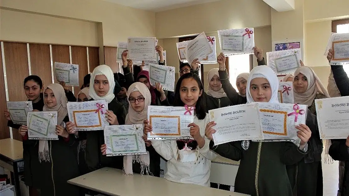 'Elazığ´da 124 bin öğrenci karne aldı'