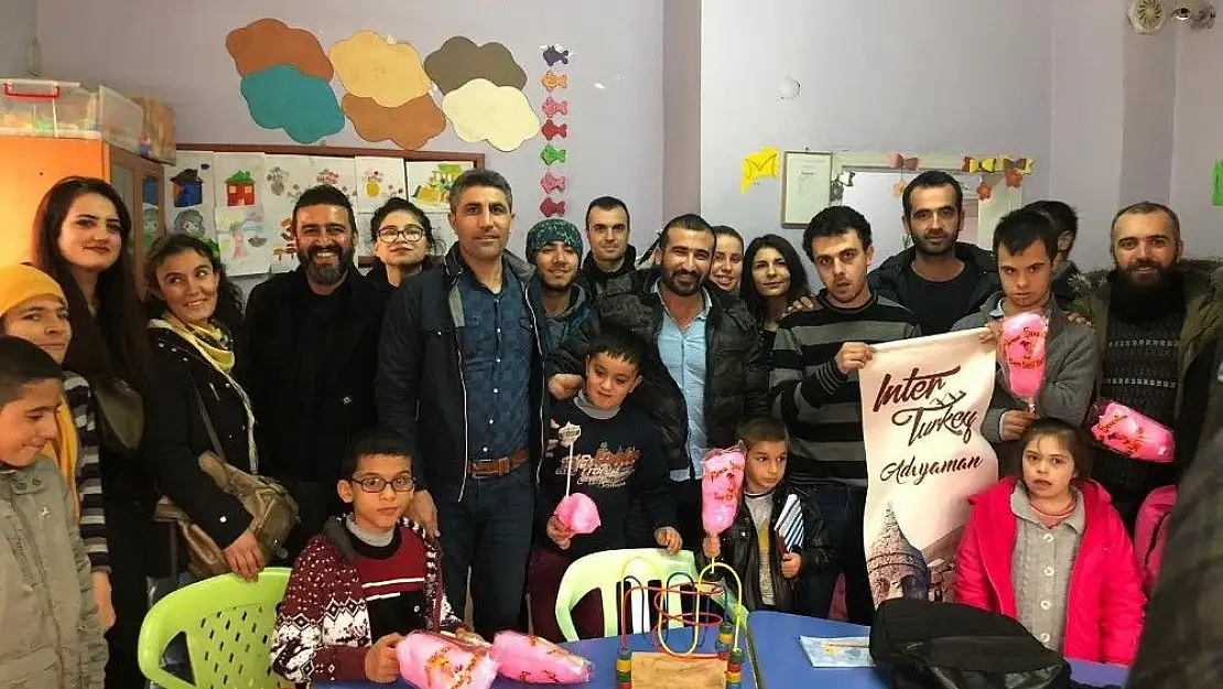 'Özel çocuklar kıyafet yardımıyla sevindirildi'