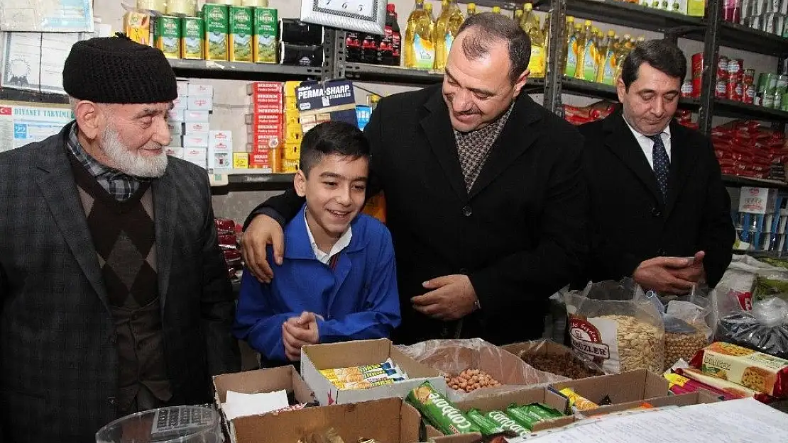 'Vali Kaldırım´dan ''Bakkallara Bakakalma, Sev Say Yaşat'' projesine destek'