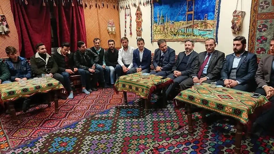 'AK Parti heyeti gençlerle buluştu'