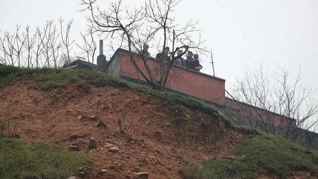 'Göçük riski taşıyan 3 ev güvenlik nedeniyle boşaltıldı'