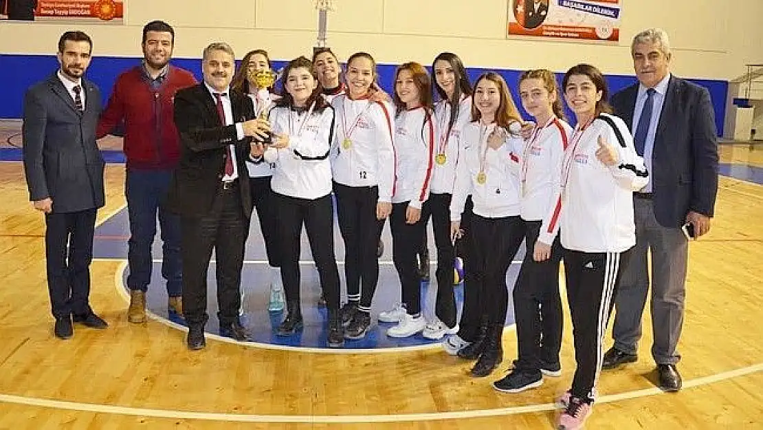 'Dereceye girenlere kupa ve madalya'