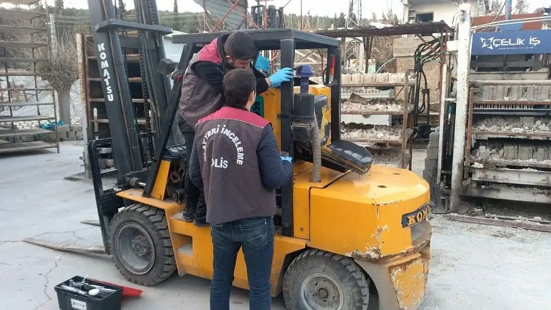 'İş makinesinin aküsünü çalan hırsızlar kayıplara karıştı'