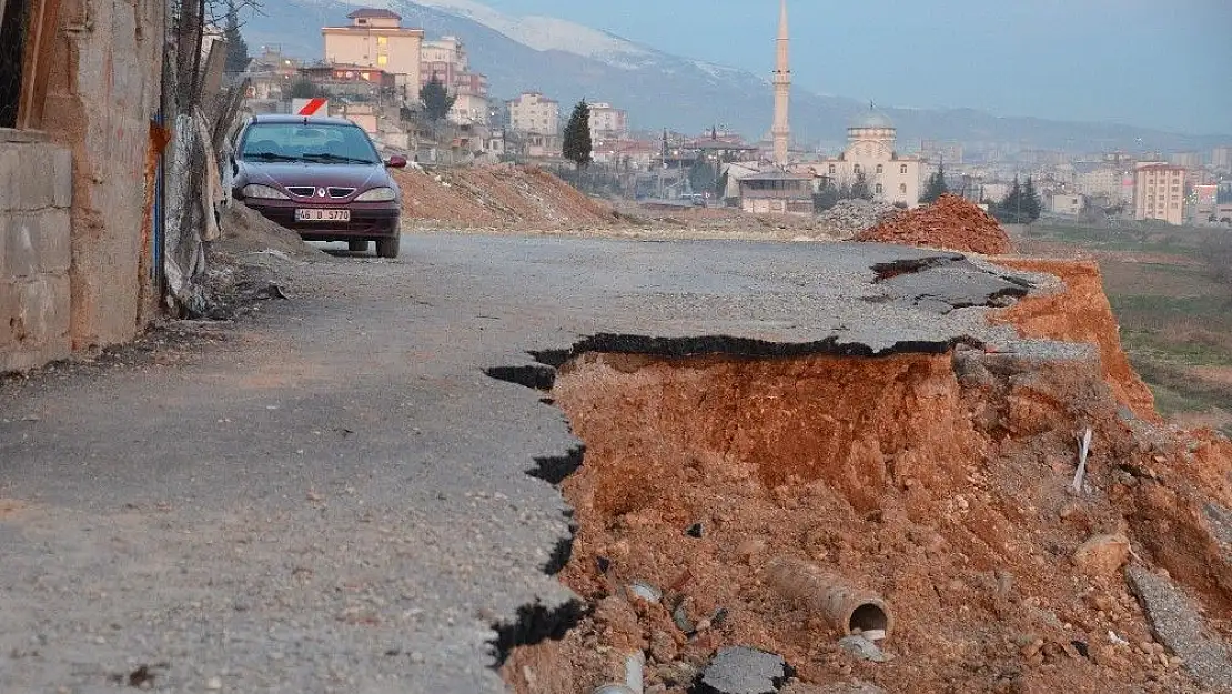 'Kahramanmaraş´ta çöken yol tehlike saçıyor'