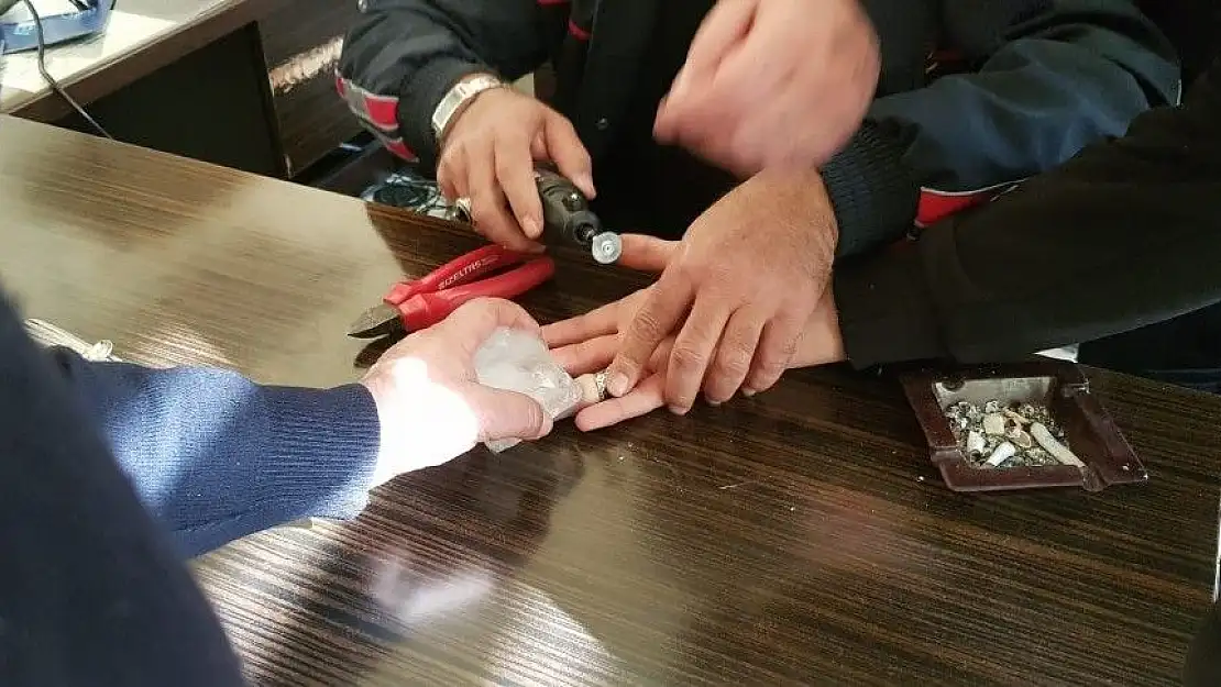 'Parmağındaki yüzüğü itfaiye zor çıkarttı'