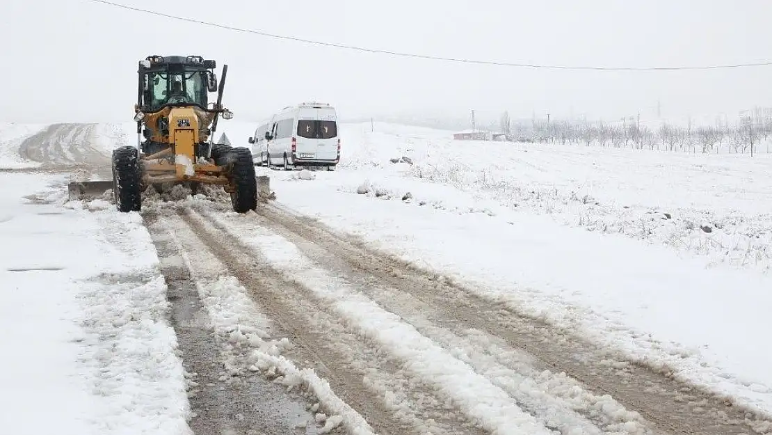 'Elazığ´da kar nedeniyle 98 köy yolu ulaşıma kapalı'