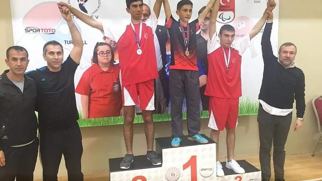 'Adıyamanlı özel sporcuların teniste büyük başarısı'