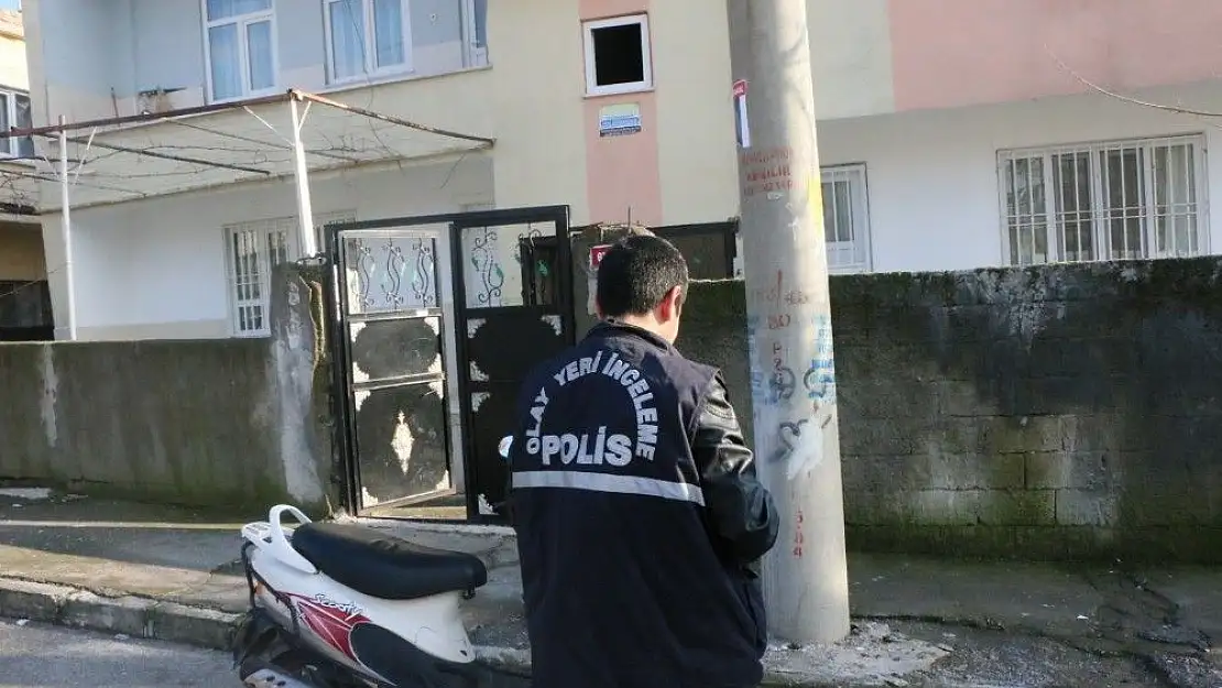 'İkamet hırsızları para ve kredi kartlarını çalıp kaçtı'