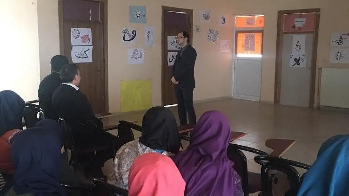 'İmam hatip öğrencilerine eczacılık mesleği anlatıldı'