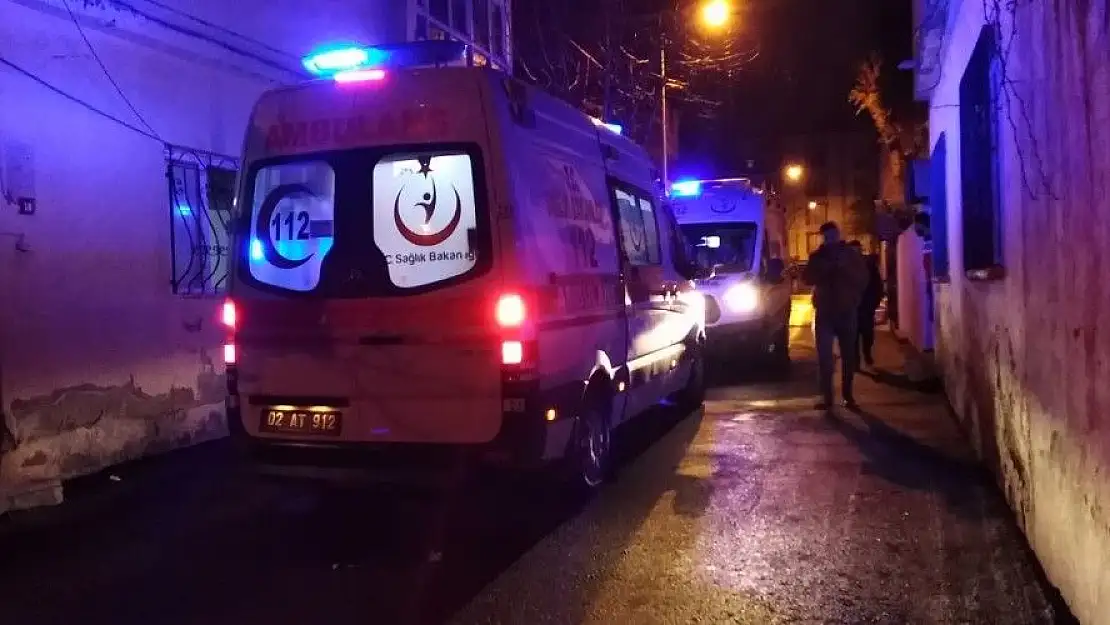 'Karbonmonoksit gazından zehirlenen 4 kişi hastaneye kaldırıldı'
