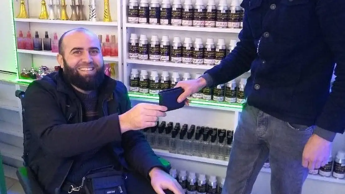 'Suriyeli, yolda bulduğu cüzdanı sahibine teslim etti'