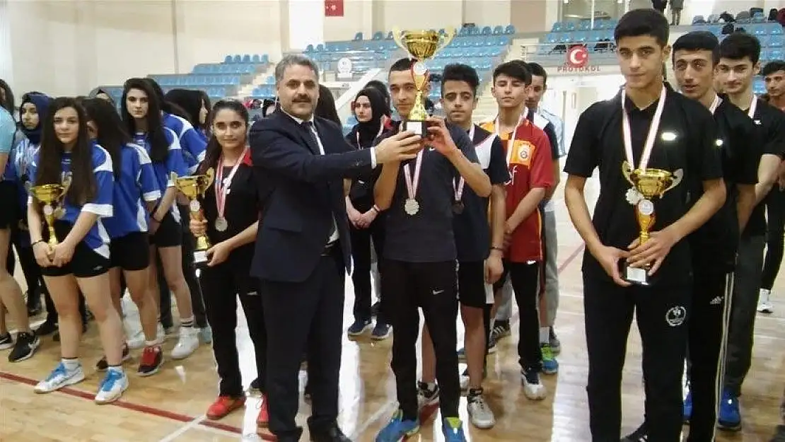 'Okullar Arası badminton müsabakaları sona erdi'