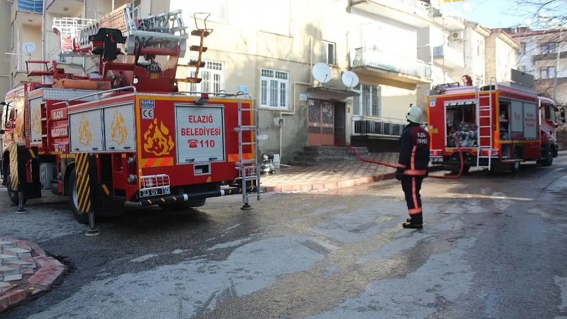 'Elazığ´da çatı yandı, tüplerin patlamaması faciayı engelledi'