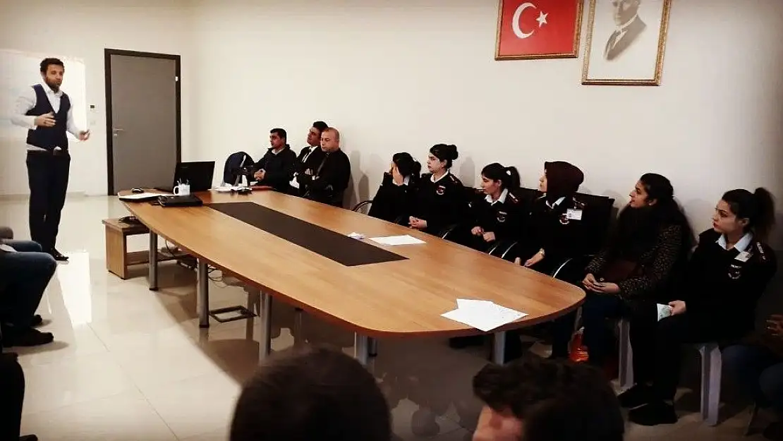 'Güvenlik görevlilerine `Etkili İletişim´ semineri'