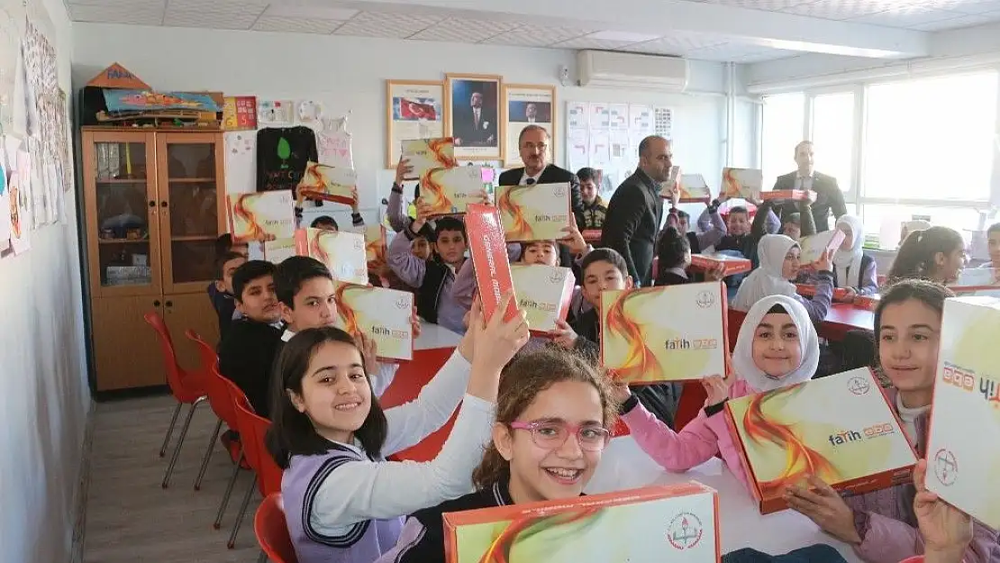 'Öğrencilerin robotik uygulama ve kodlama yetenekleri tabletlerle gelişiyor'