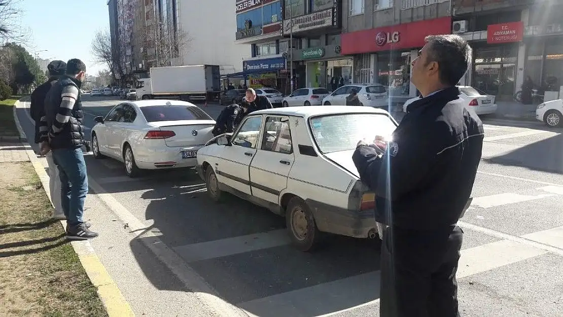'Yayaya yol veren otomobile arkadan çarptı: 1 yaralı'