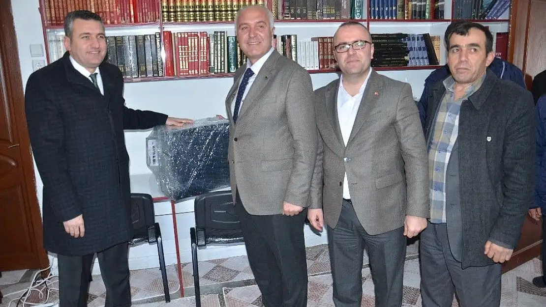 'Büyüdüğü mahalledeki okula 21 bilgisayar hediye etti'